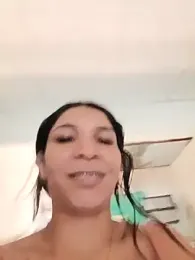 chikivivi- webcam model stream image