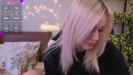 EdlaHewell webcam model stream image