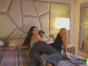 Be-Curiouss webcam bongacams model stream image