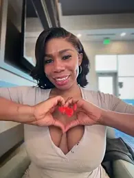 Belle___ webcam stripchat model stream image