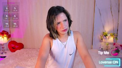 TylerBloom webcam cam4 model stream image