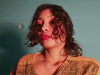 Petite Ariana webcam model stream image