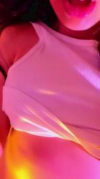 Aloneathome22 webcam model stream image