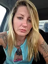 SheIsSomething webcam model stream image