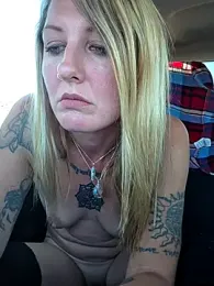 SheIsSomething webcam model stream image