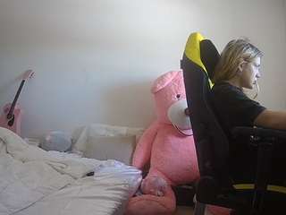 voyeurcam-sexy-little-ana-01 webcam model stream image