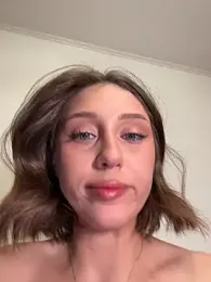 MiaaLoveeee webcam model stream image