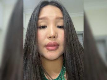 Yumikaa webcam model stream image