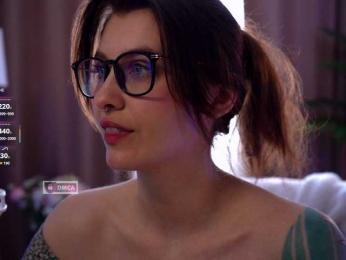 HoneyCherry webcam model stream image