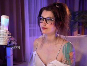 HoneyCherry webcam model stream image