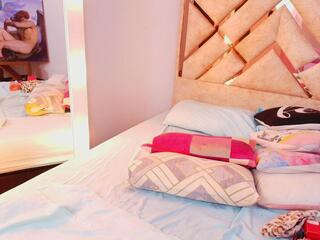 Scarlet Dash webcam model stream image