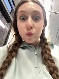 FroggyAnna webcam stripchat model stream image