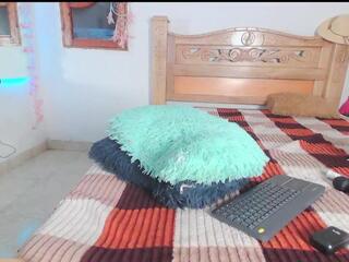 Bratz Glloe webcam model stream image