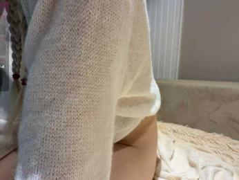 Wetyufi webcam bongacams model stream image