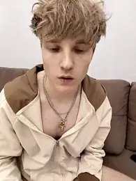 Paradeevich_And webcam model stream image