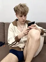 Paradeevich_And webcam model stream image