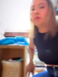 VIOLETA-25_ webcam model stream image