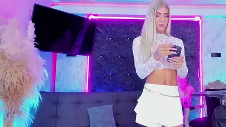 Queens_Wonders_Blonders webcam model stream image