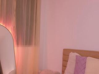 Adele Portman webcam model stream image