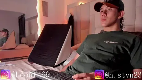 LoganTwink18 webcam model stream image