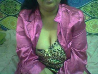 Estellah webcam bongacams model stream image