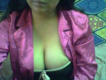 Estellah webcam model stream image