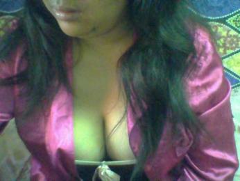 Estellah webcam model stream image