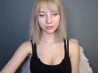 lucialittle webcam model stream image