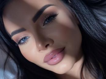 CaitlynEva webcam model stream image