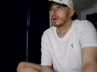 tallhungcloudyy webcam model stream image
