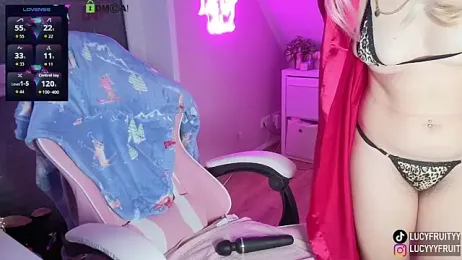 Livewithlucy webcam model stream image