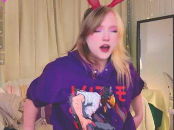 CrazyWine webcam model stream image