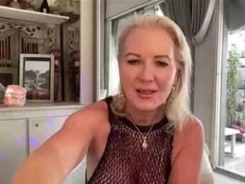 gl1tter_barbie webcam model stream image