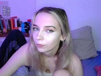 Almondmilka webcam bongacams model stream image