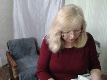 EvelynLoveShy webcam bongacams model stream image