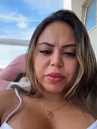 lariic webcam model stream image