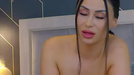 EmyLaveau webcam model stream image