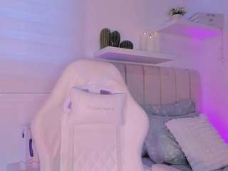 pamela-white webcam model stream image