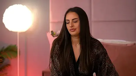 AlmaLuv webcam model stream image