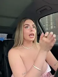 Alirawrz webcam stripchat model stream image