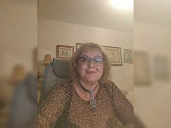 KarinkaSweet webcam model stream image