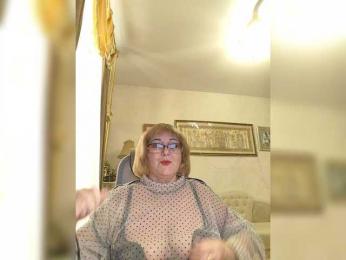 KarinkaSweet webcam model stream image