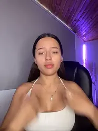 Sofia18_pinkk webcam model stream image