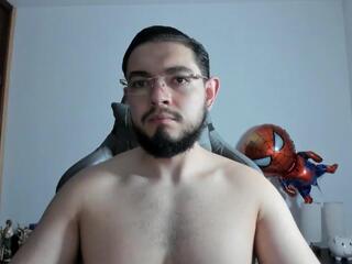 Luigi White webcam model stream image