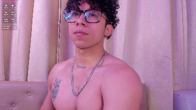 Akaza_ webcam model stream image