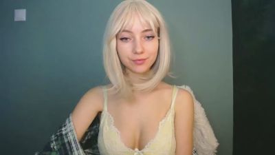 LuciaAdorable webcam model stream image