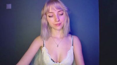 LuciaAdorable webcam model stream image