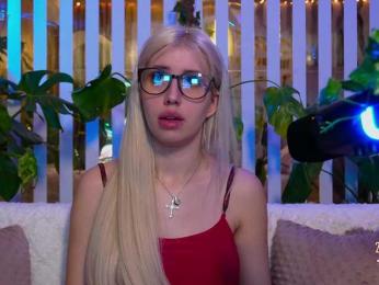 FlowwwerGirl webcam model stream image