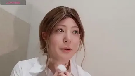 Nana_with webcam model stream image