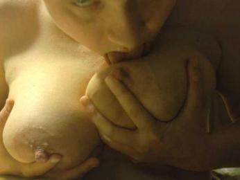 Frummi webcam bongacams model stream image